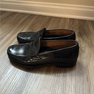 GH BASS LOAFERS SIZE 9